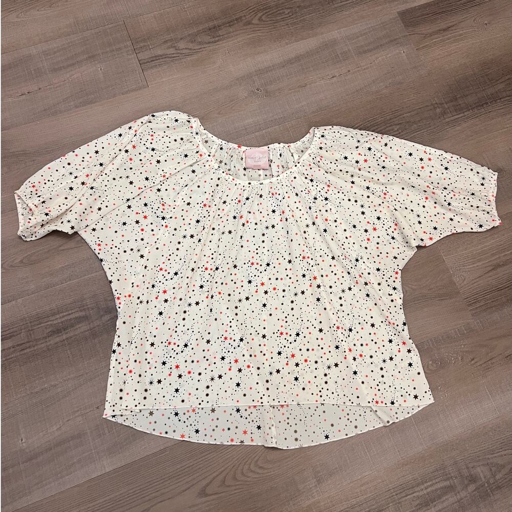 Romeo & Juliet Couture Allover Star Print Flowy Blouse